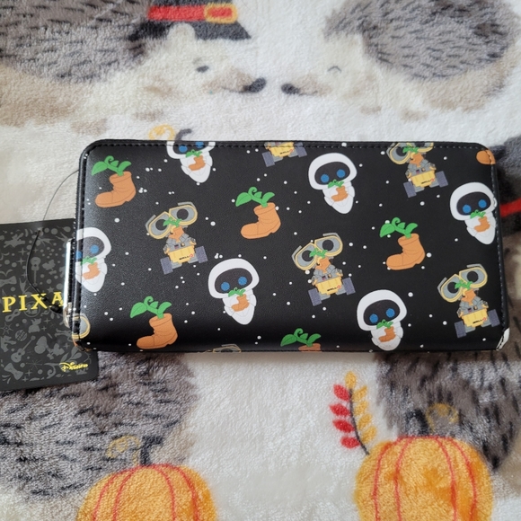 Loungefly Disney wallet - Picture 6 of 10